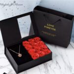 Κουτί love με soap flowers και θήκη δώρου