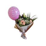 Ανθοδέσμη με Mix Λουλούδια σε Αποχρώσεις Λευκό - Ροζ και Μπαλόνι με Ήλιον