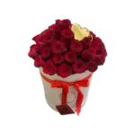 Μεγάλη Ανθοσύνθεση σε Καπελιέρα Από Τριαντάφυλλα Κόκκινα / Λευκά / Ροζ