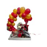 Μεσαία Σύνθεση με Μπαλόνια, Κρασί, Βαζάκι με Λουλούδια, Σοκολατάκια, Αρωματικό Κερί, Γυάλινα Ποτήρια , Σοκολατένιο Αυγό, Μάσκα Ύπνου, Soap Flower, σε Ξύλινη Κατασκευή