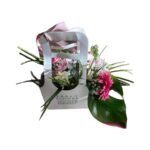 Τσαντάκι με Ανθοσύνθεση Από Mix Λουλούδια σε Αποχρώσεις Λευκό / Λευκό- Κόκκινο / Λευκό-ροζ