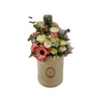 Ανθοσύνθεση Μικρή σε Καπελιέρα με Mix Λουλούδια σε Αποχρώσεις Λευκό/ Λευκό- Κόκκινο / Λευκό- Ροζ