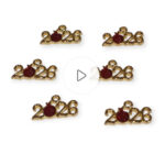 Μεταλλικό γούρι χρυσό με ρόδι σμάλτο 2026 1x2cm